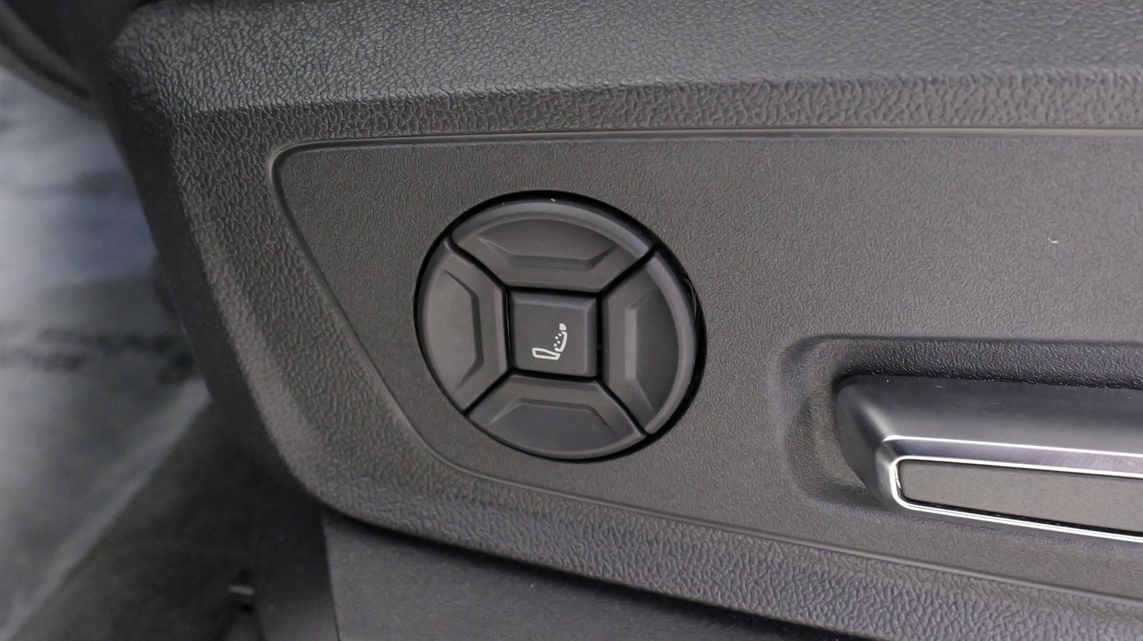 Used 2023 Audi e-tron Prestige w/ Prestige Package image 45