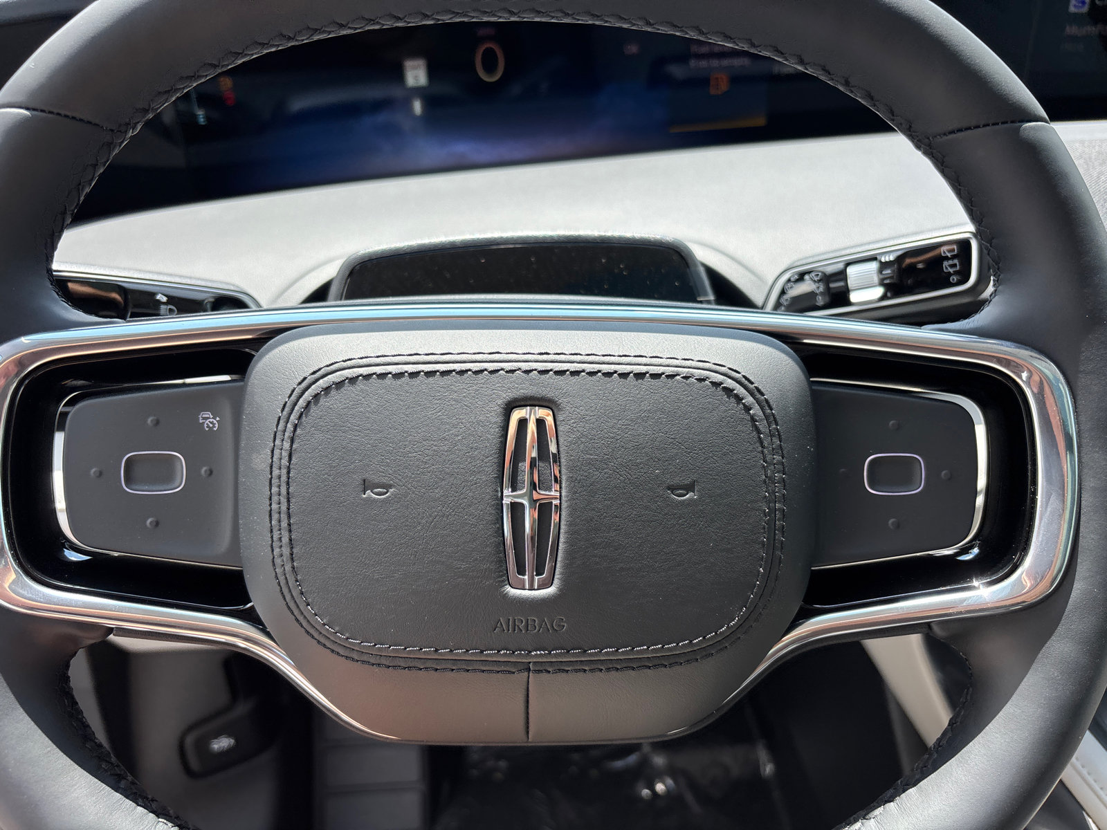 New 2026 Lincoln Nautilus Reserve w/ Jet Appearance Package AWD/4WD image 16