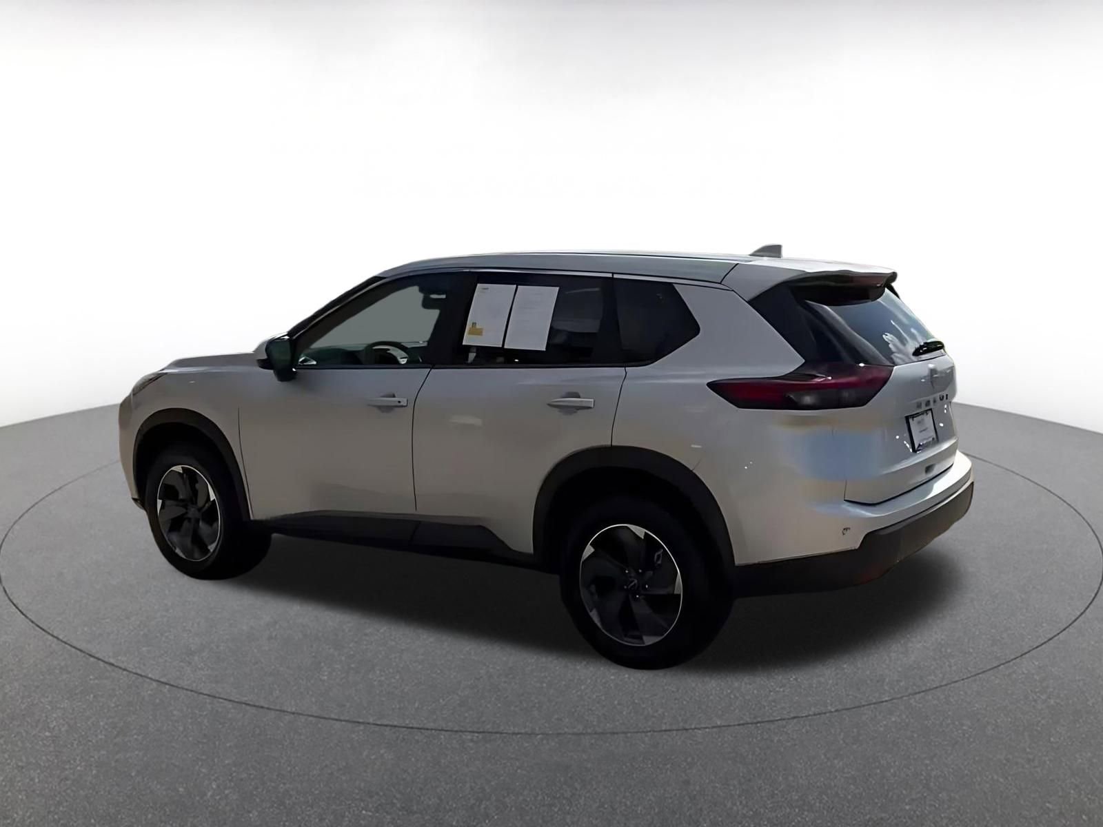 Used 2025 Nissan Rogue SV image 9