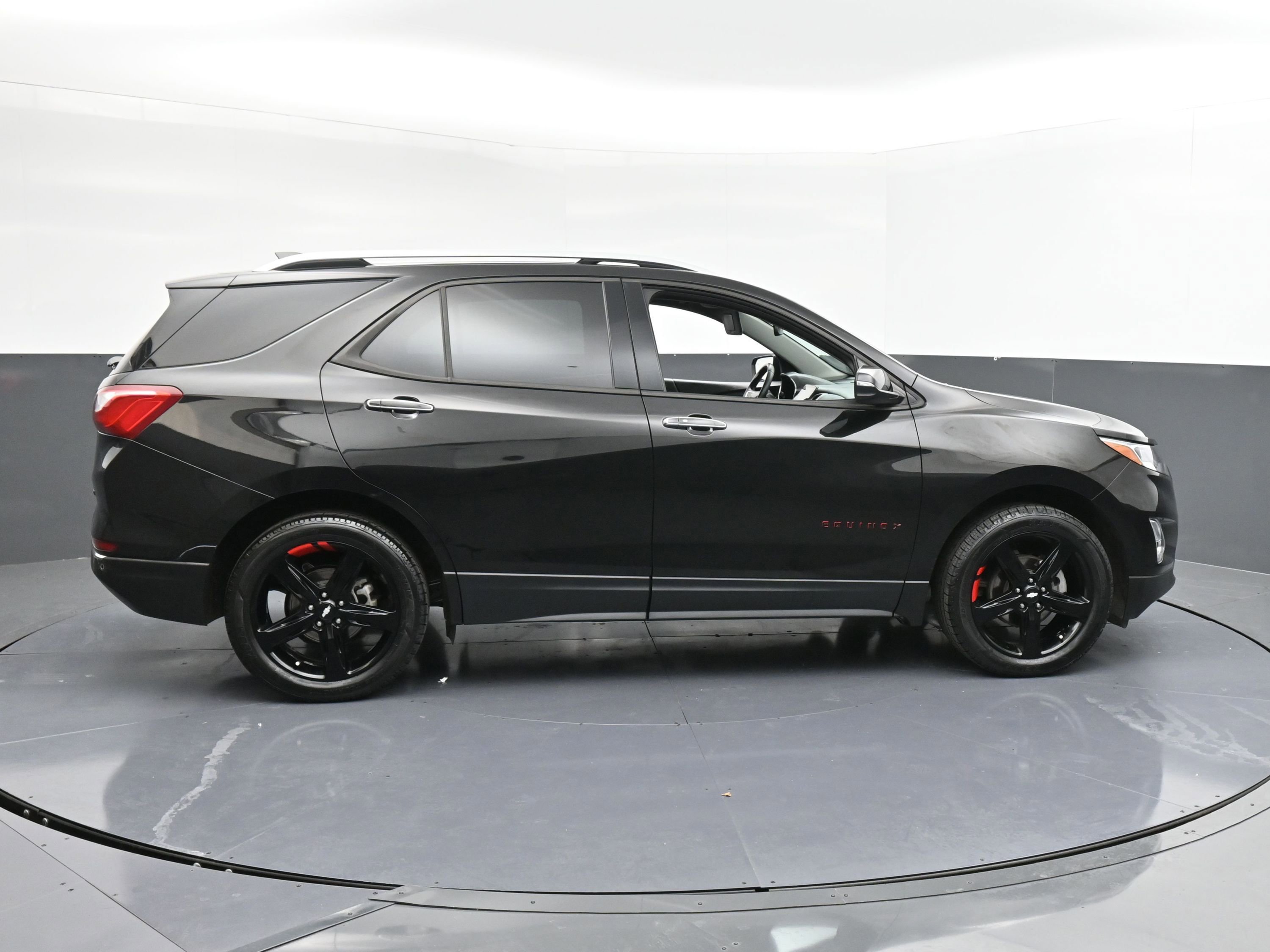 Used 2021 Chevrolet Equinox Premier w/ Redline Edition image 9