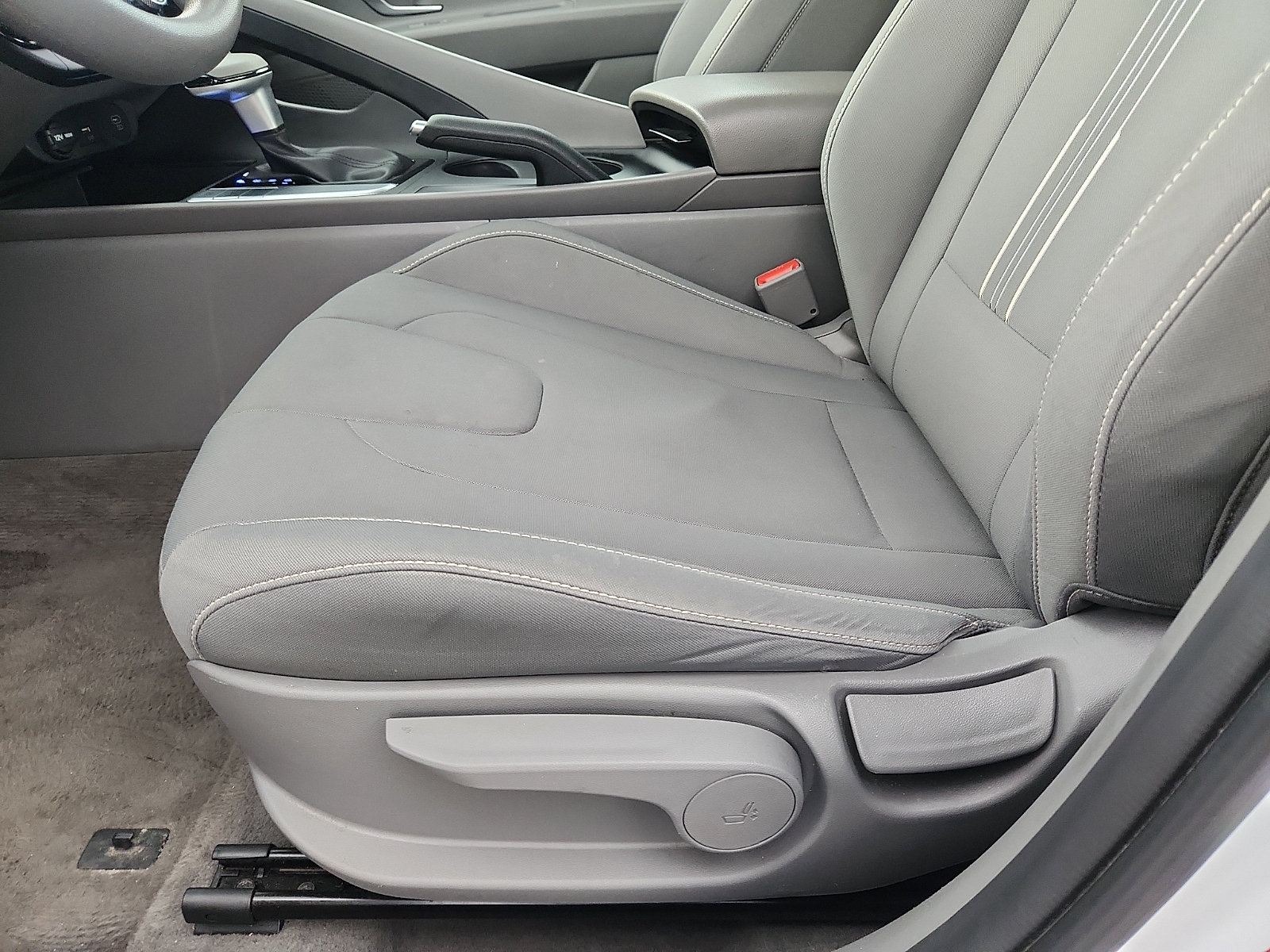 Certified 2024 Hyundai Elantra SEL FWD image 23