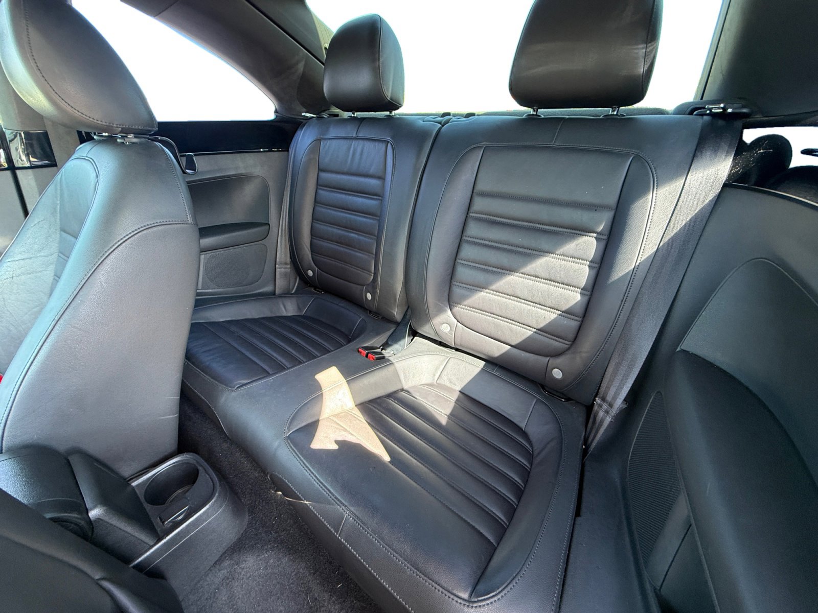 Used 2012 Volkswagen Beetle Turbo FWD image 16