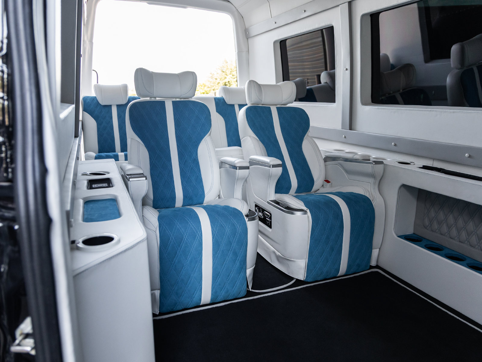 Used 2025 Mercedes-Benz Sprinter 2500 image 39