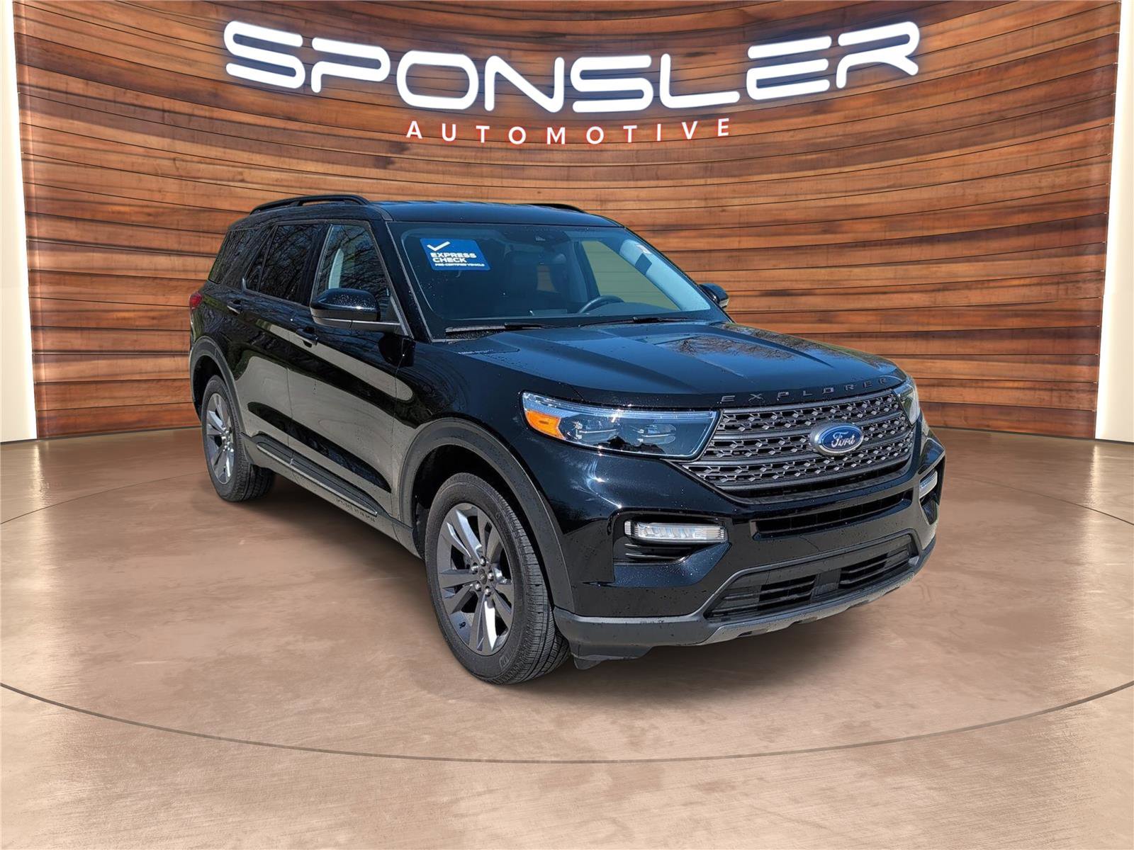 Certified 2024 Ford Explorer XLT w/ Equipment Group 202A AWD/4WD image 9