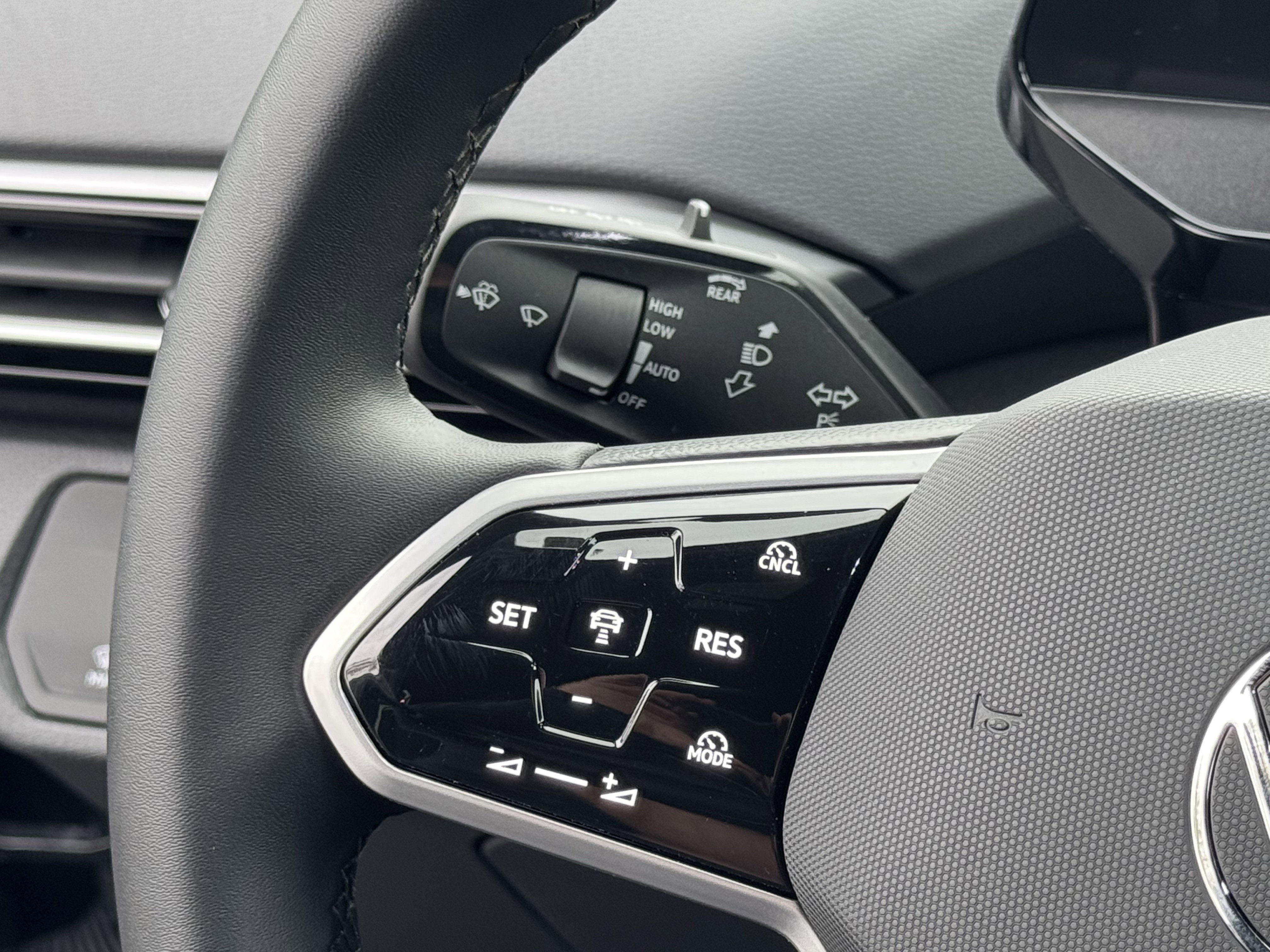 Used 2025 Volkswagen ID.4 Pro image 20