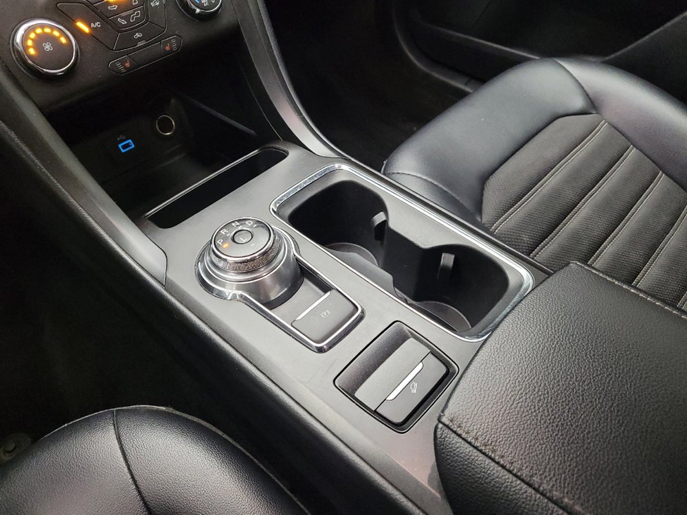 Used 2018 Ford Fusion SE w/ Equipment Group 201A FWD image 26