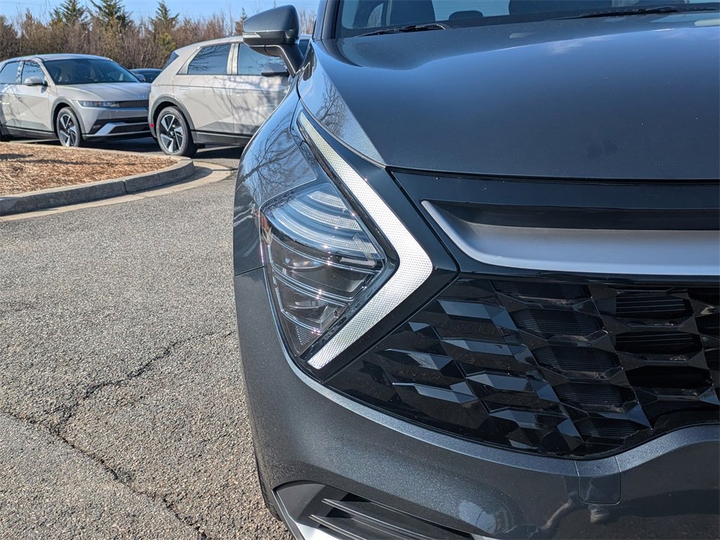 Used 2025 Kia Sportage EX image 10