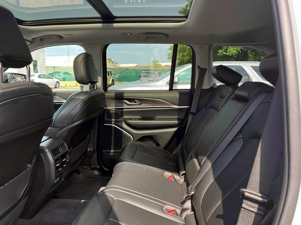 Used 2022 Jeep Grand Cherokee Limited 4xe image 11