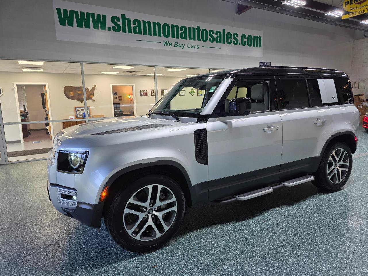 Used 2020 Land Rover Defender 110 HSE AWD/4WD image 2
