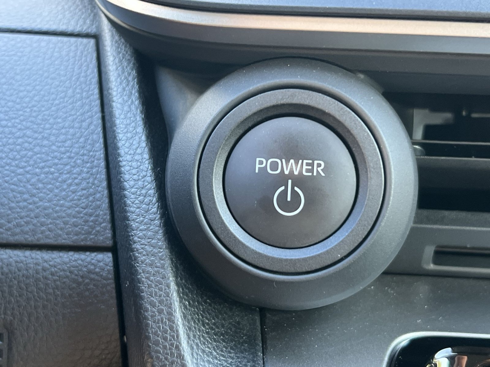 Used 2025 Toyota Prius LE FWD image 33