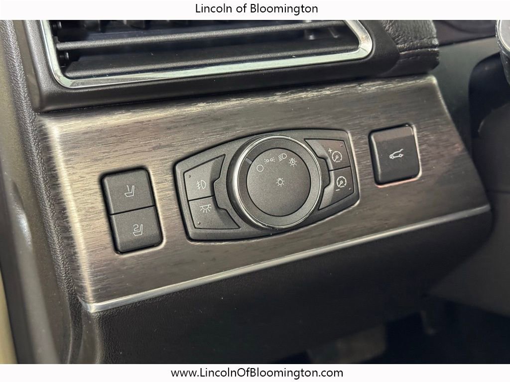 Used 2013 Lincoln MKX AWD image 24