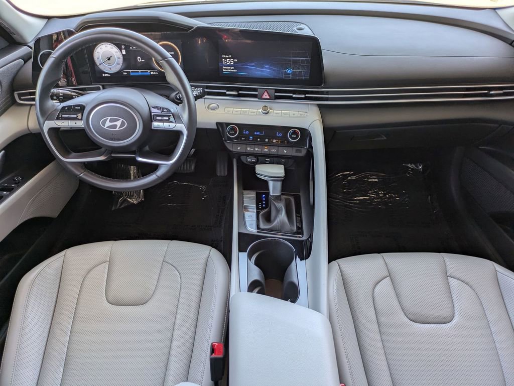 Used 2025 Hyundai Elantra Limited FWD image 25