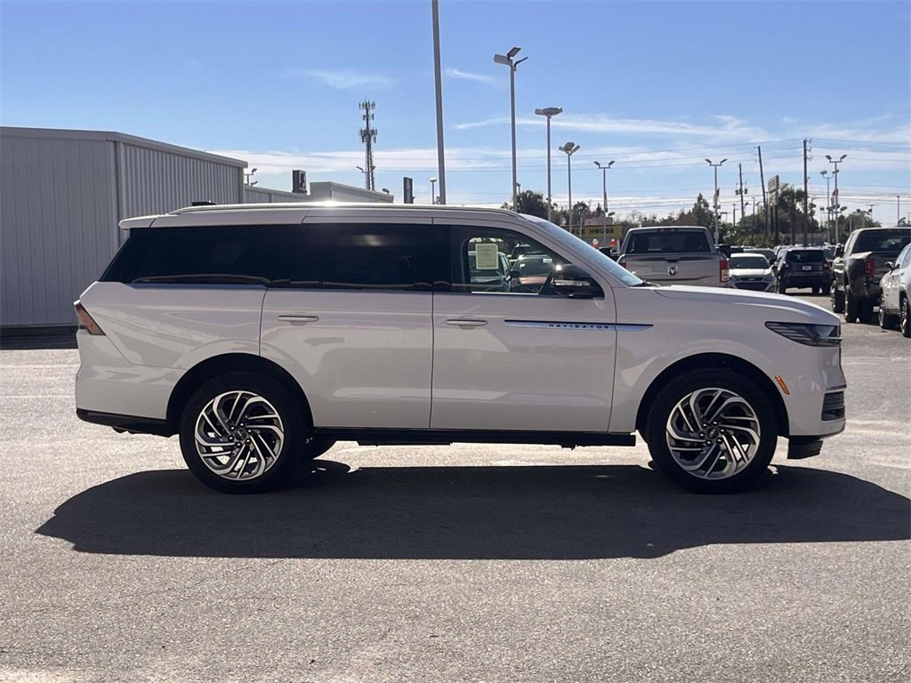 New 2025 Lincoln Navigator Reserve image 6