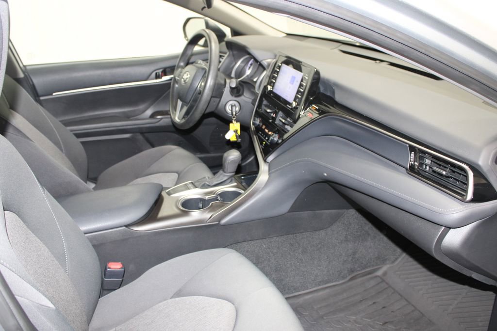 Used 2022 Toyota Camry LE FWD image 21