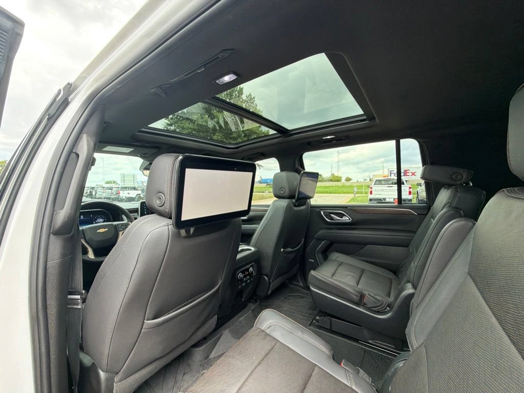 Used 2023 Chevrolet Suburban High Country w/ Premium Package 2 AWD/4WD image 18