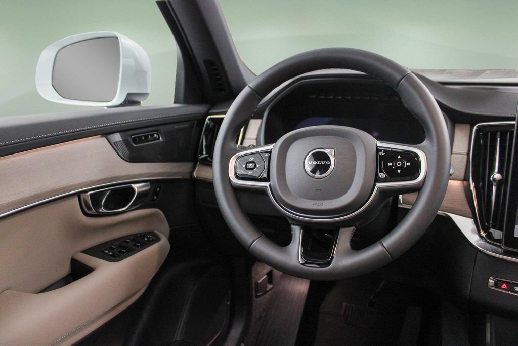 New 2026 Volvo XC90 B6 Plus AWD/4WD image 2