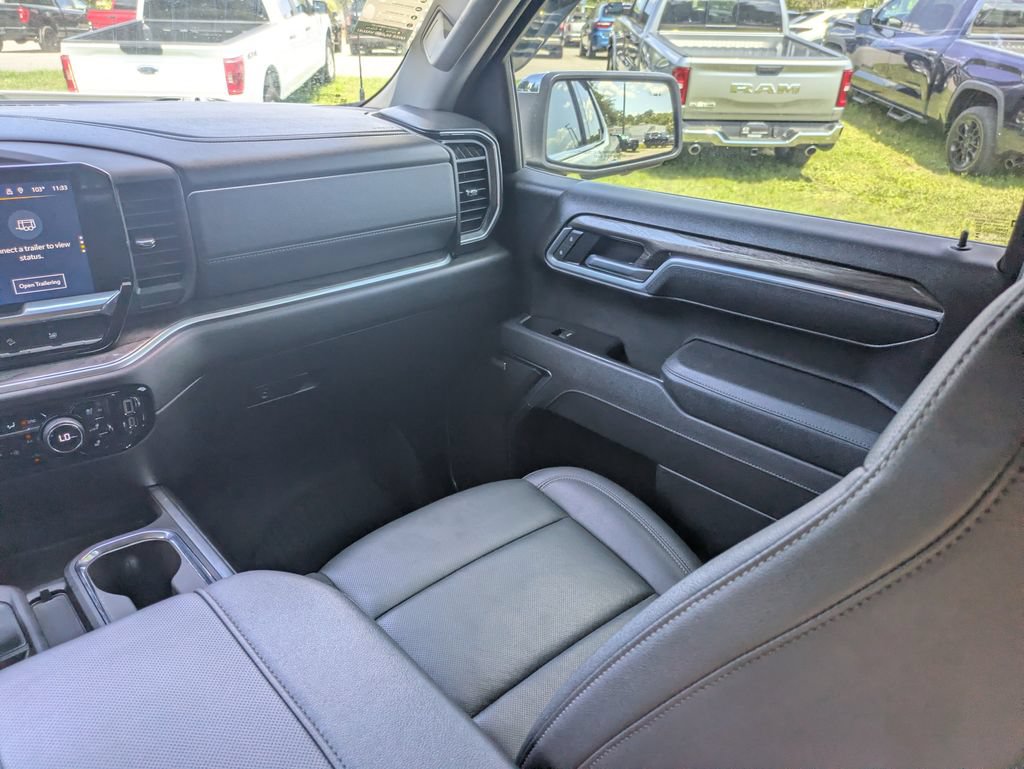 Used 2025 Chevrolet Silverado 1500 LTZ AWD/4WD image 14