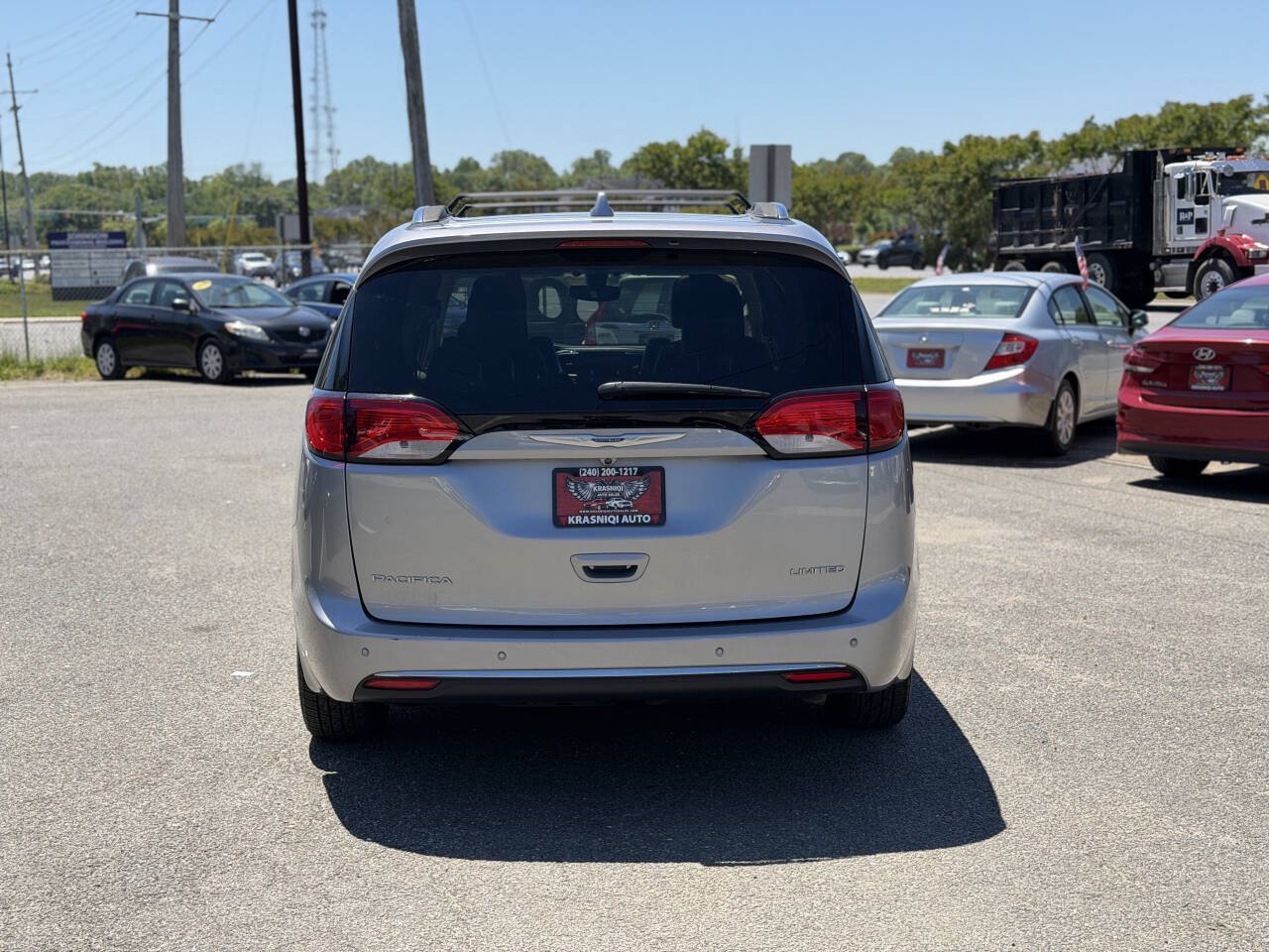 Used 2018 Chrysler Pacifica Limited FWD image 5