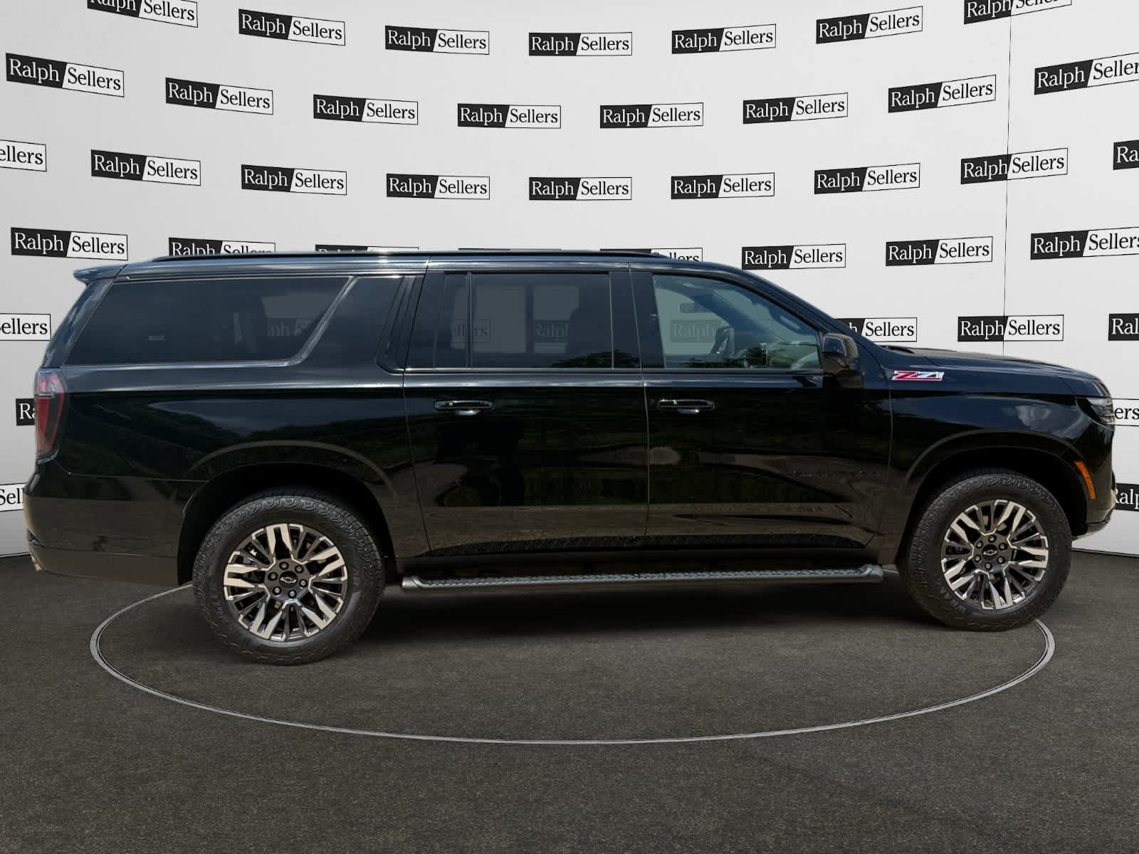 Used 2025 Chevrolet Suburban Z71 AWD/4WD image 7