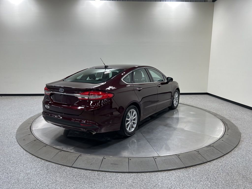 Used 2017 Ford Fusion SE w/ Fusion SE Technology Package image 7