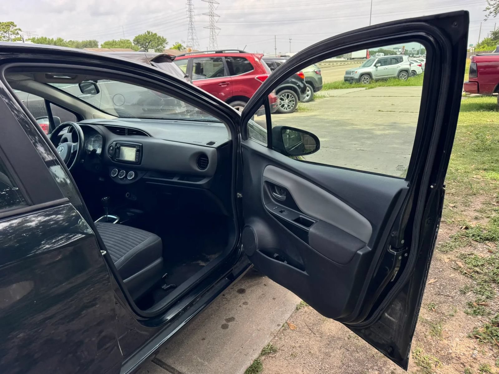 Used 2015 Toyota Yaris SE FWD image 23