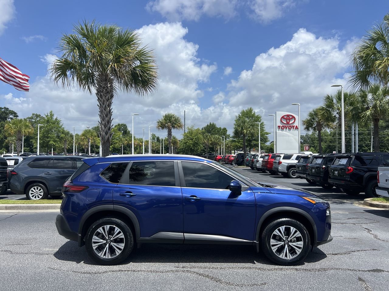 Used 2022 Nissan Rogue SV w/ SV Premium Package FWD image 11