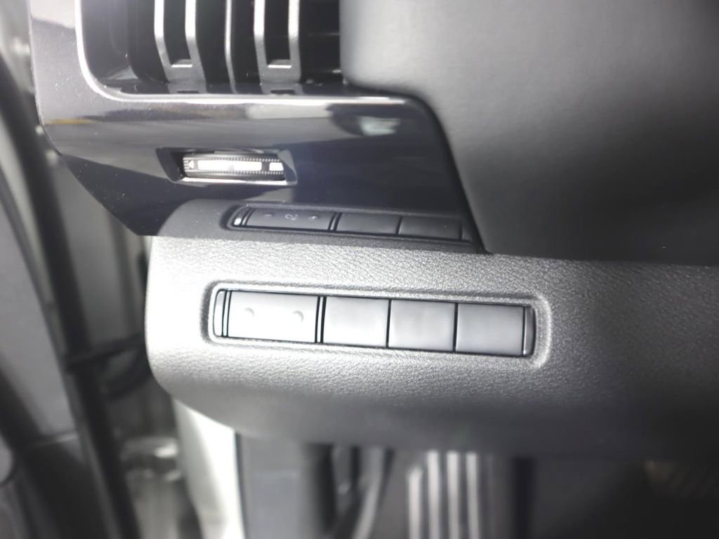 Certified 2025 Nissan Pathfinder S image 19