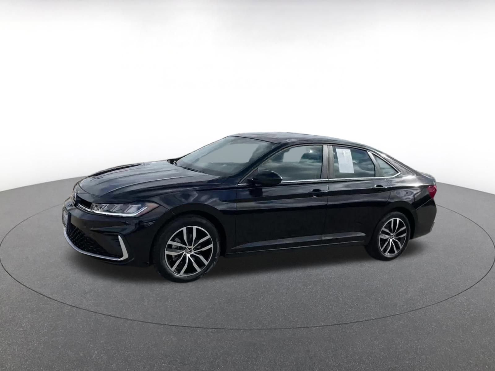 Used 2025 Volkswagen Jetta SE image 8