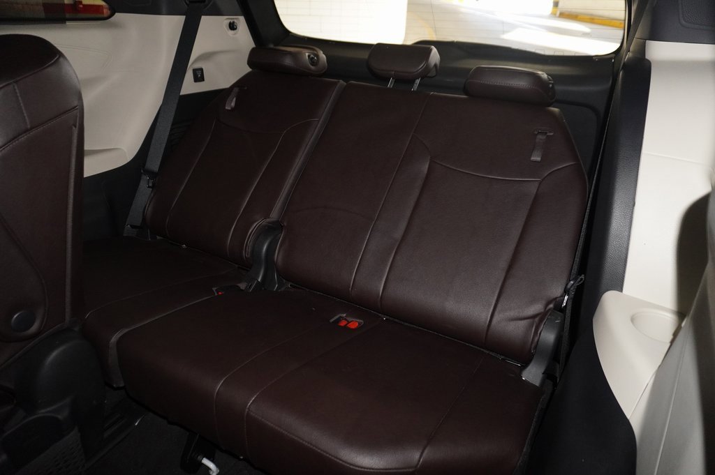 Used 2021 Toyota Sienna Platinum image 11