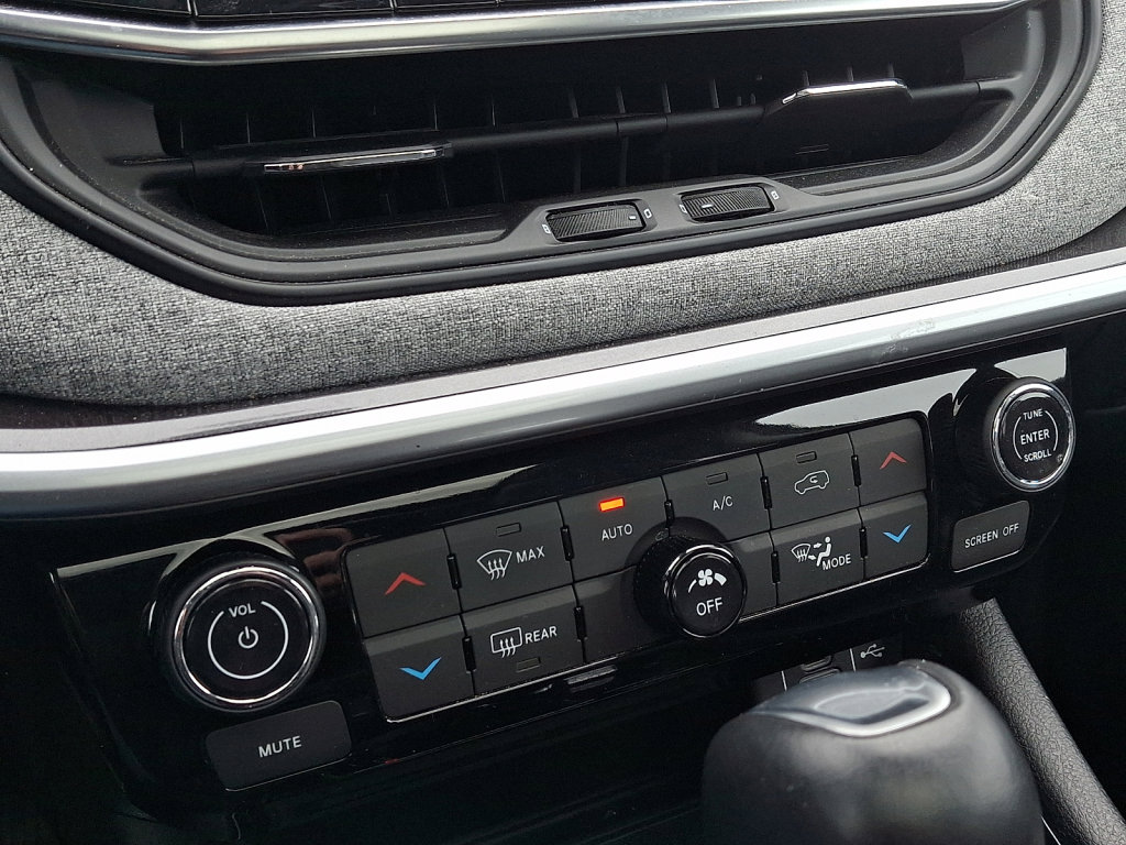 Used 2022 Jeep Compass Latitude w/ Sun and Sound Group image 29