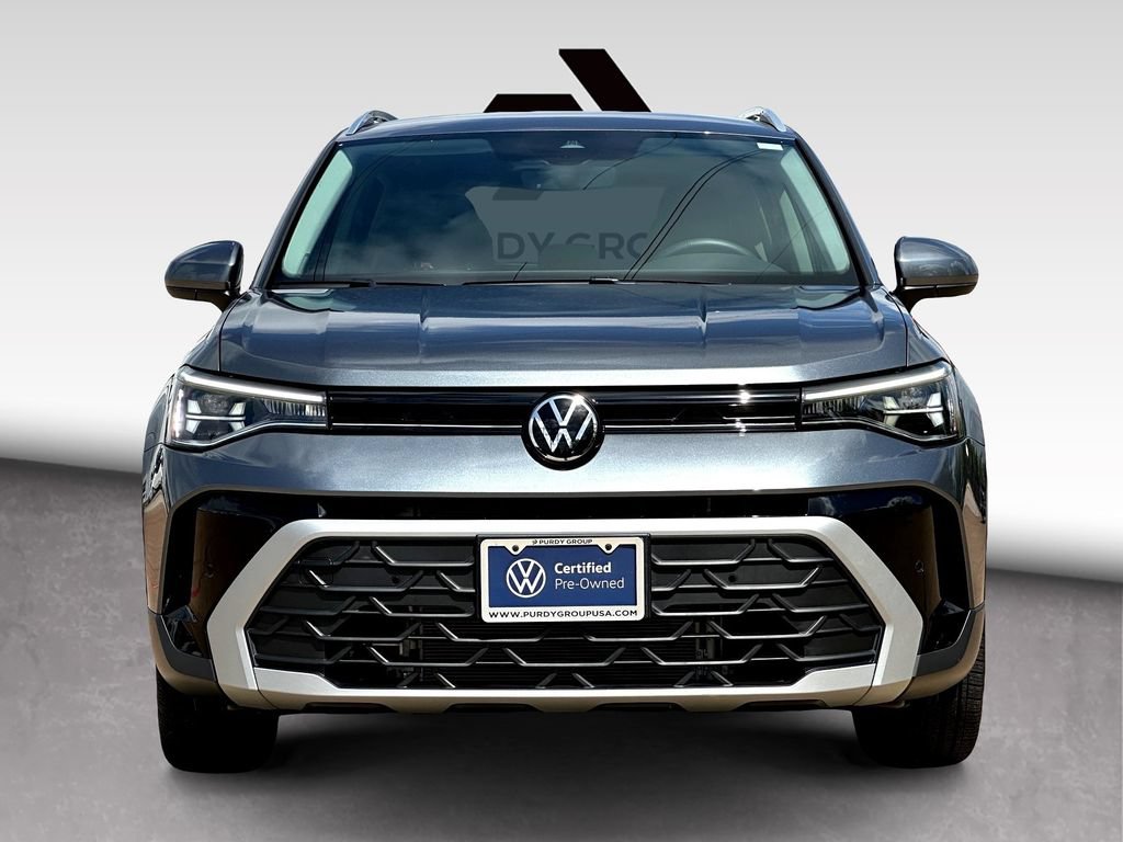 Used 2025 Volkswagen Taos SE FWD image 3