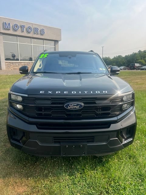Used 2025 Ford Expedition Max Active AWD/4WD image 2