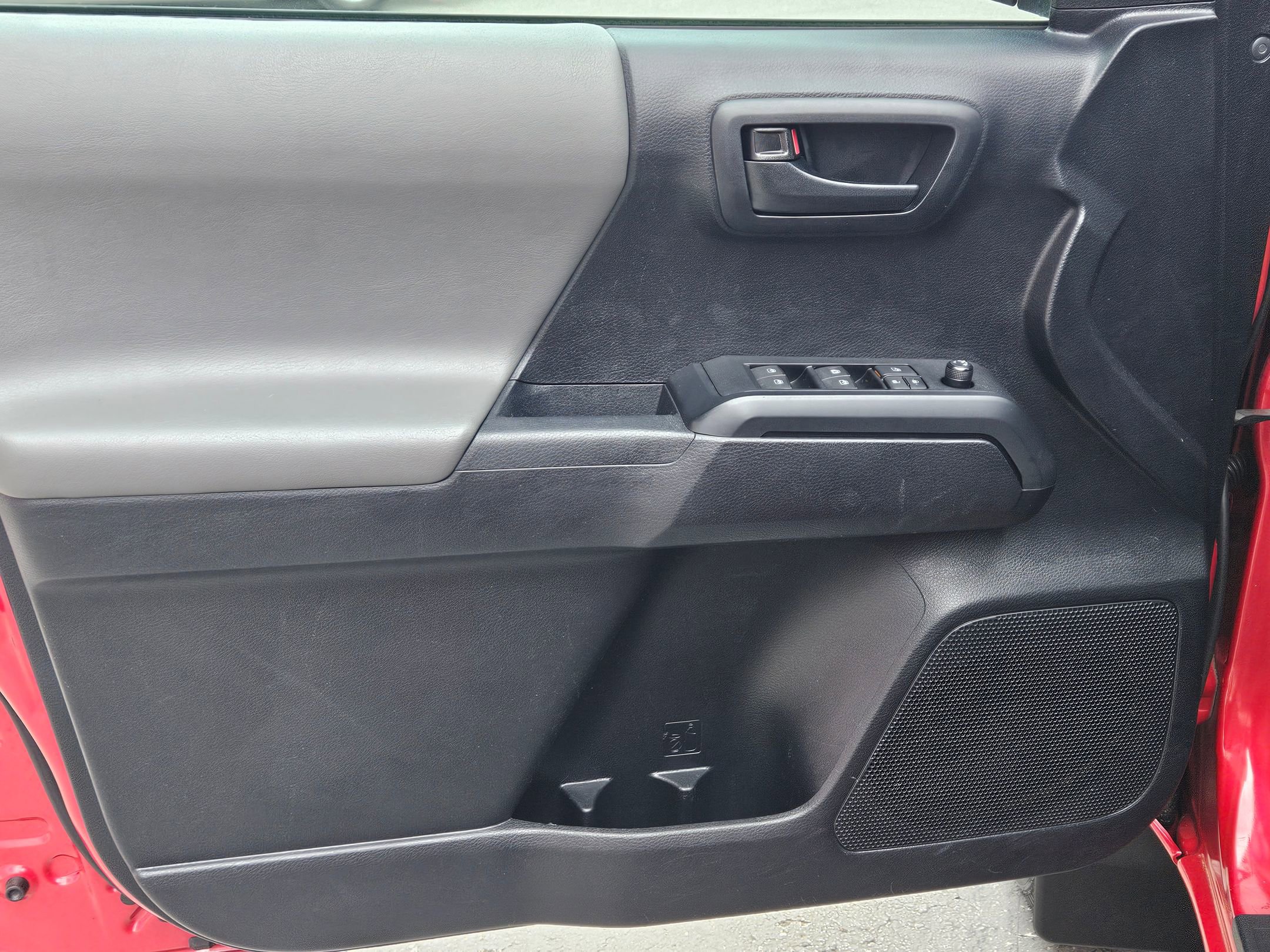 Used 2019 Toyota Tacoma SR w/ SR Convenience Package image 17