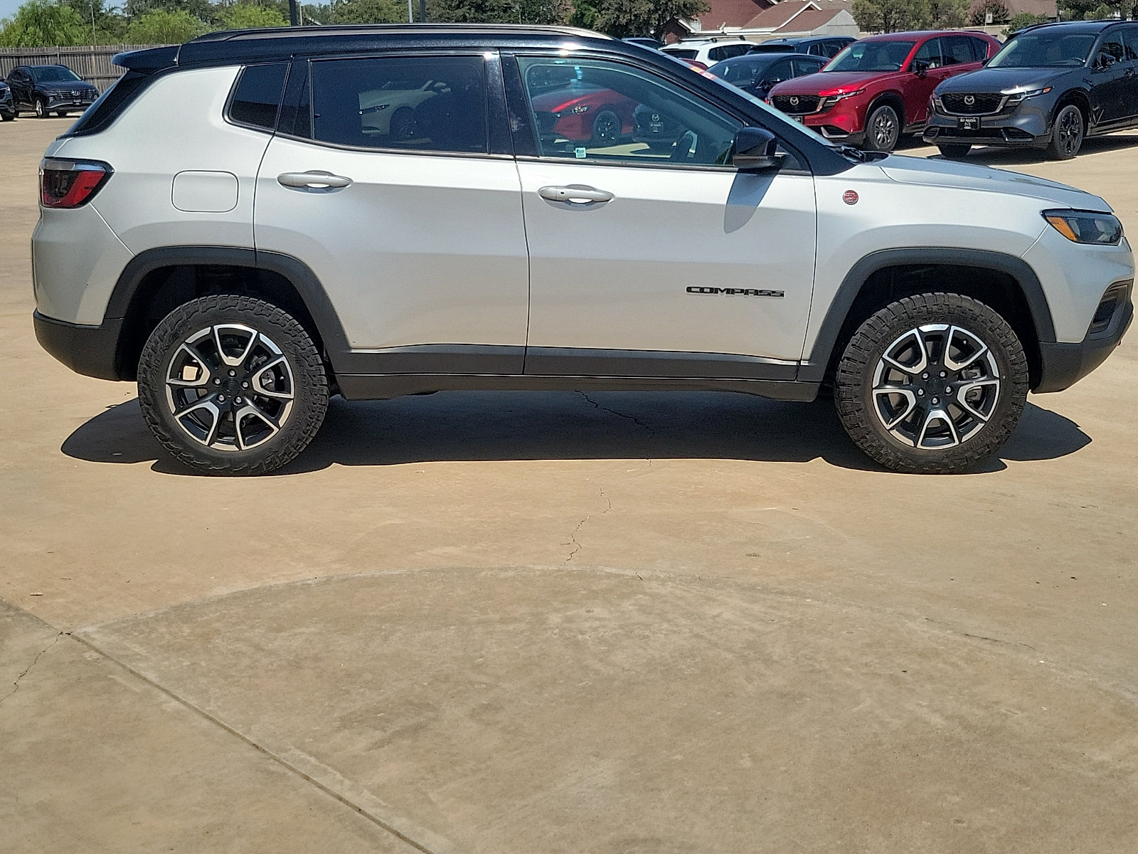 Used 2024 Jeep Compass Trailhawk AWD/4WD image 8