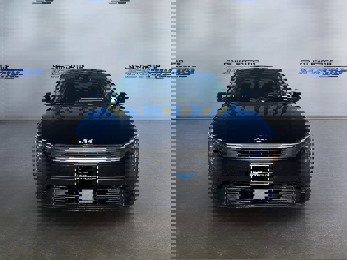 Used 2025 Kia K4 LXS image 2