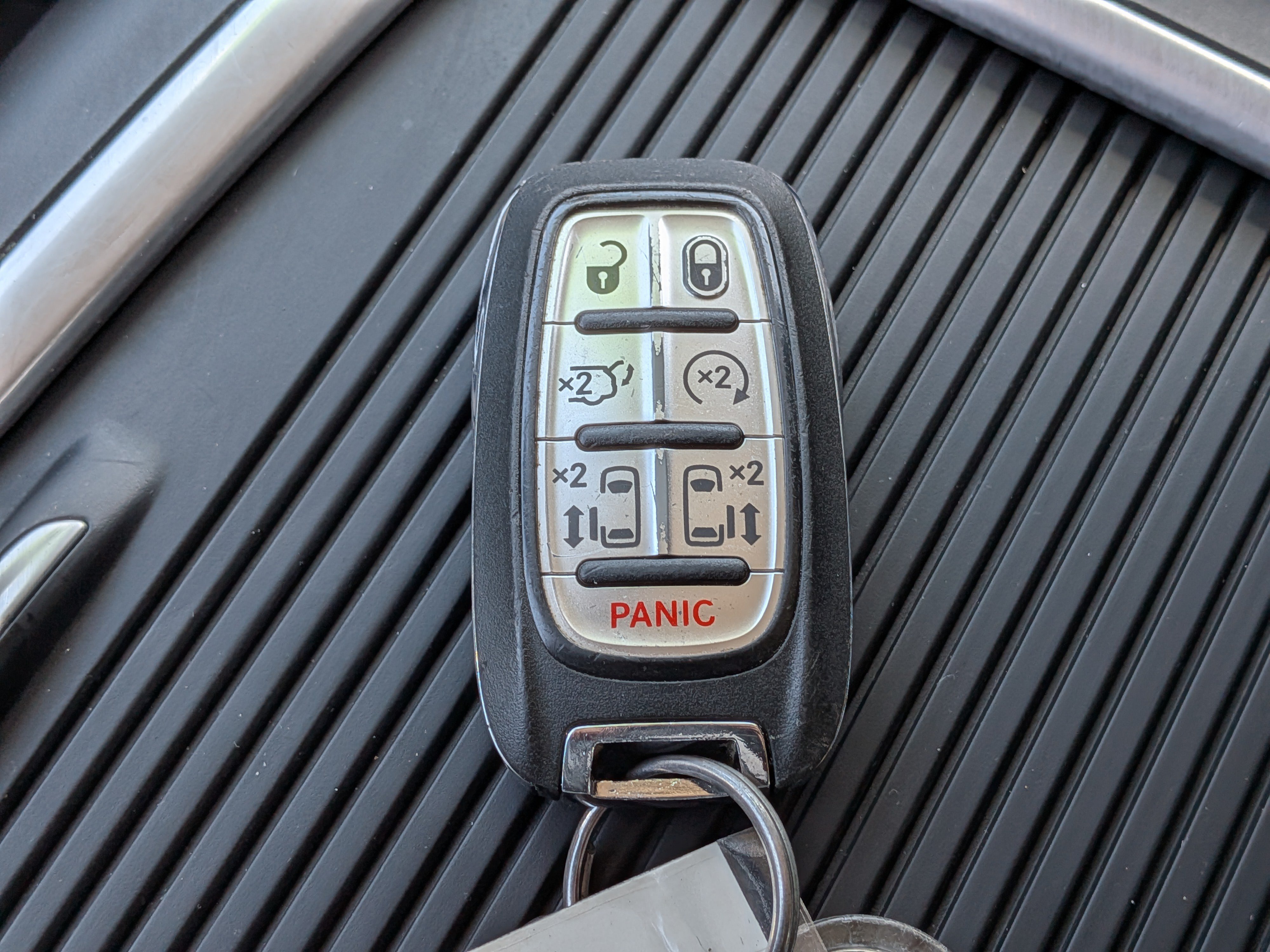 Used 2024 Chrysler Pacifica Limited FWD image 37
