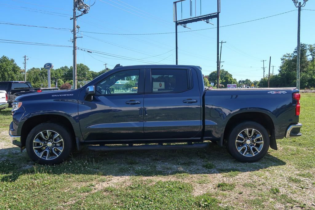 Used 2023 Chevrolet Silverado 1500 LT w/ Protection Package AWD/4WD image 2