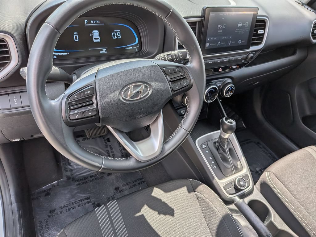 Used 2025 Hyundai Venue SEL FWD image 14