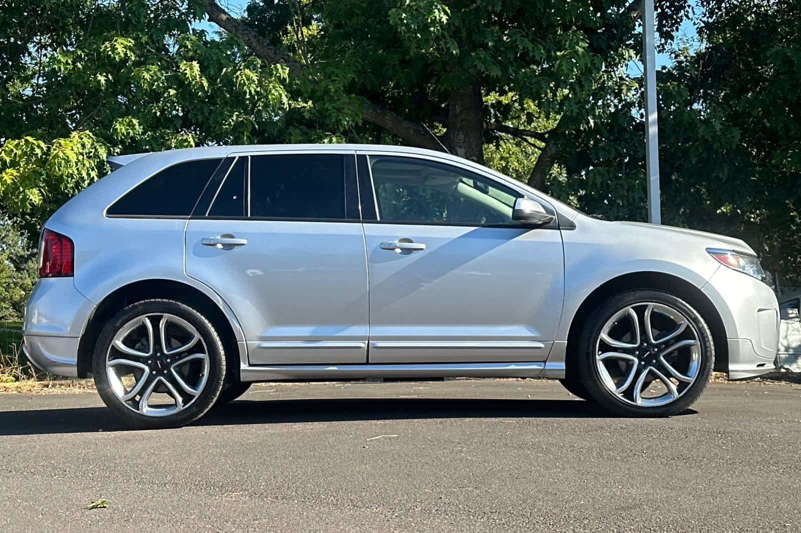 Used 2013 Ford Edge Sport w/ Driver Entry Pkg FWD image 8