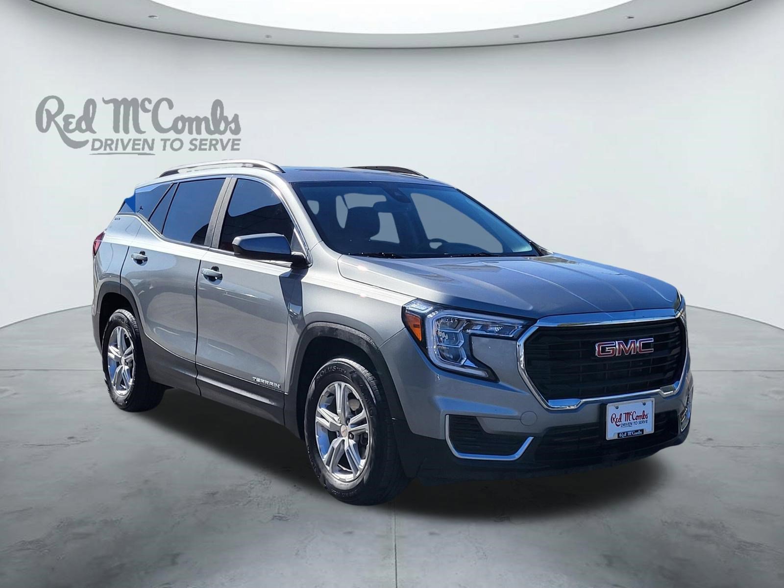 Used 2023 GMC Terrain SLE w/ Driver Convenience Package image 1