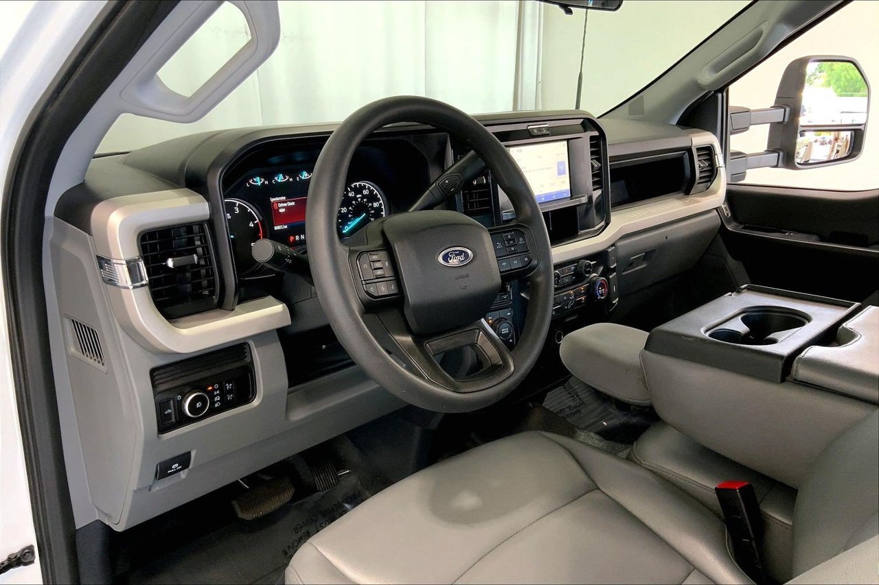 Used 2025 Ford F350 XL w/ XL Driver Assist Package AWD/4WD image 14