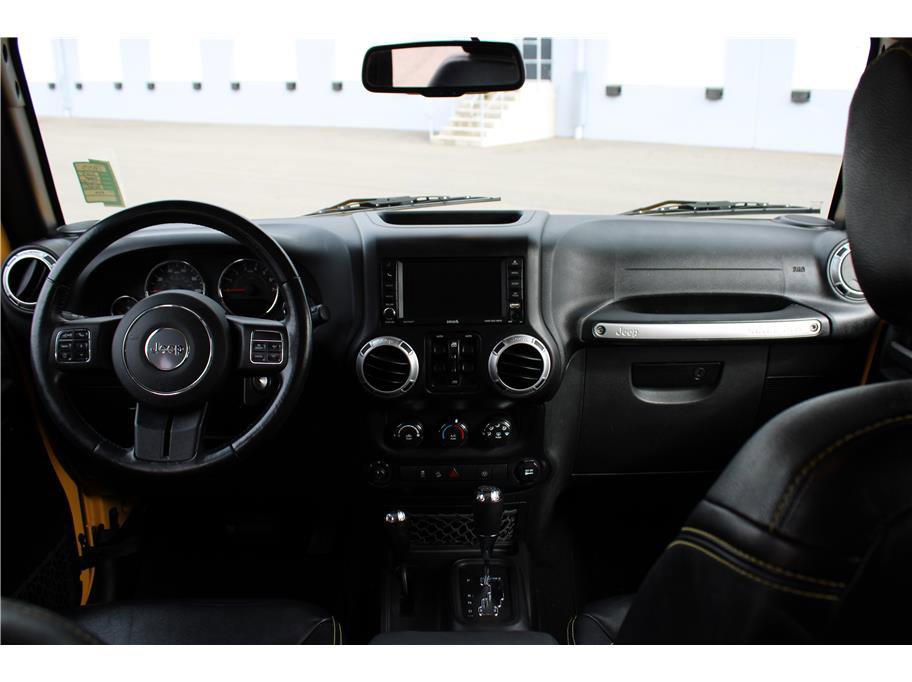 Used 2015 Jeep Wrangler Unlimited Sahara w/ Connectivity Group image 9