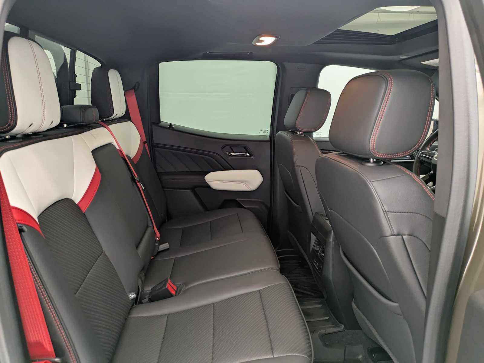 Used 2024 GMC Canyon AT4X w/ AT4X AEV Edition AWD/4WD image 22