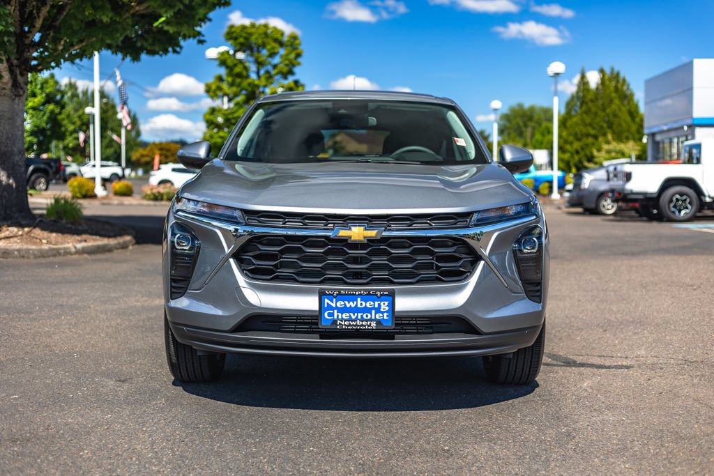 Used 2026 Chevrolet Trax LS w/ LS Convenience Package FWD image 5
