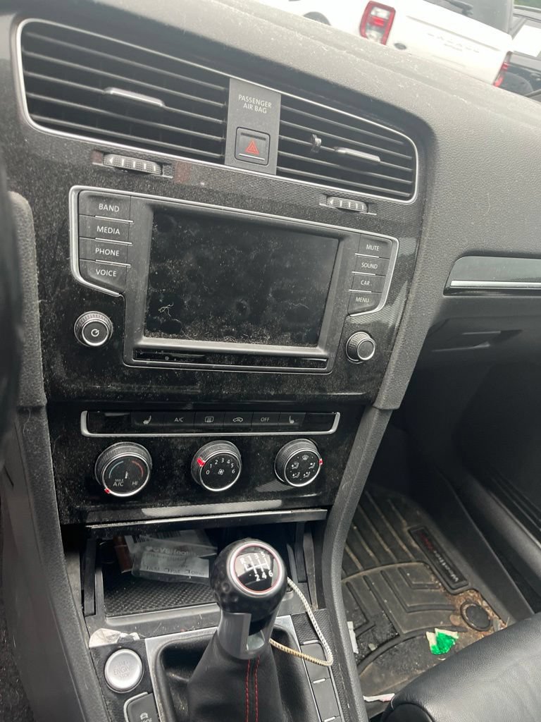 Used 2017 Volkswagen GTI SE FWD image 6