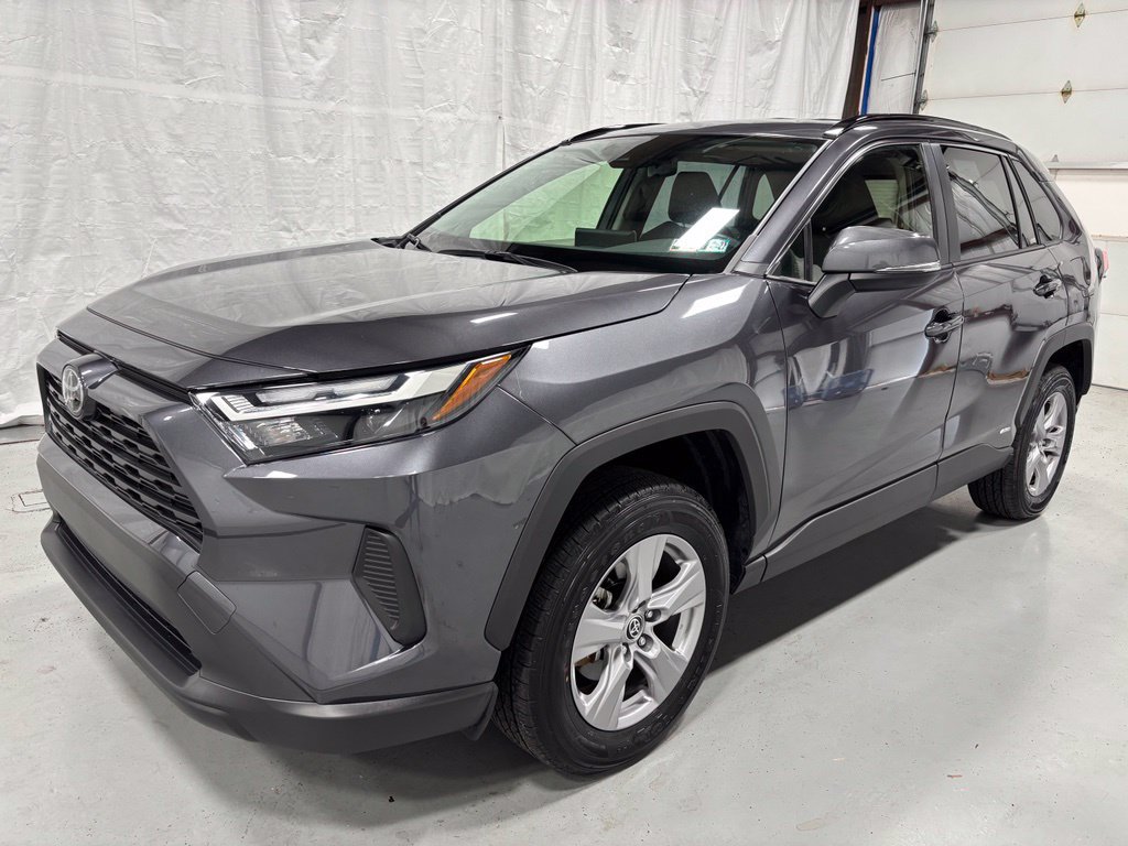 Used 2025 Toyota RAV4 XLE AWD/4WD image 3
