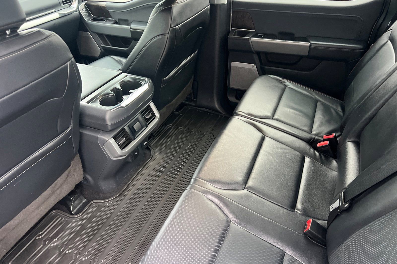 Used 2023 Ford F150 Lariat w/ Trailer Tow Package image 9