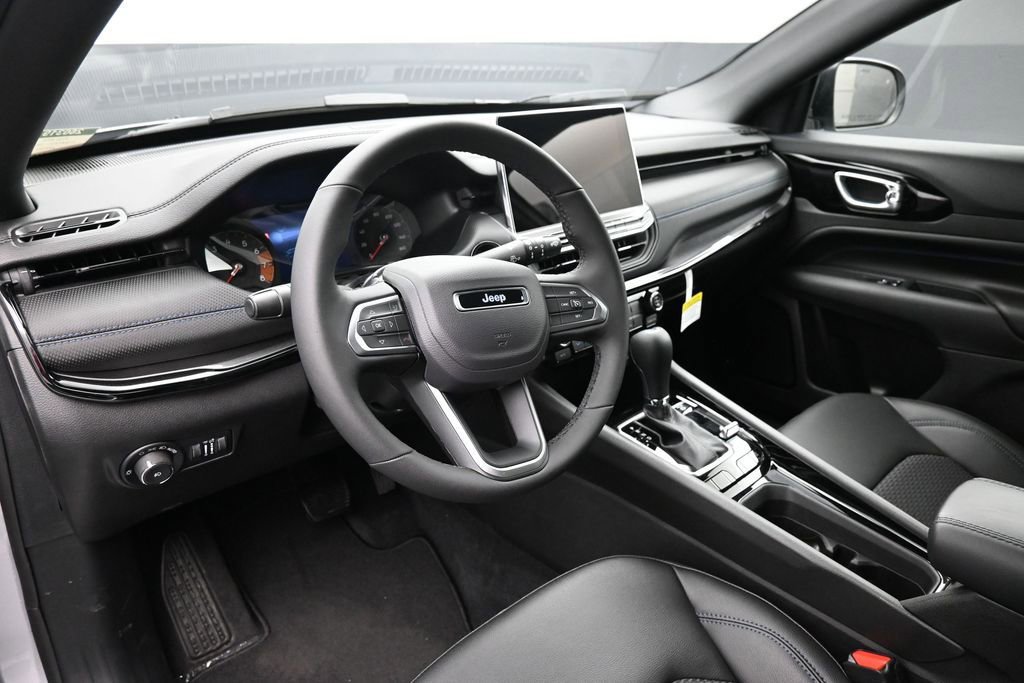New 2026 Jeep Compass Latitude AWD/4WD image 10