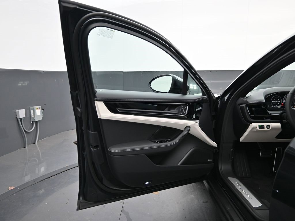New 2025 Porsche Panamera image 12