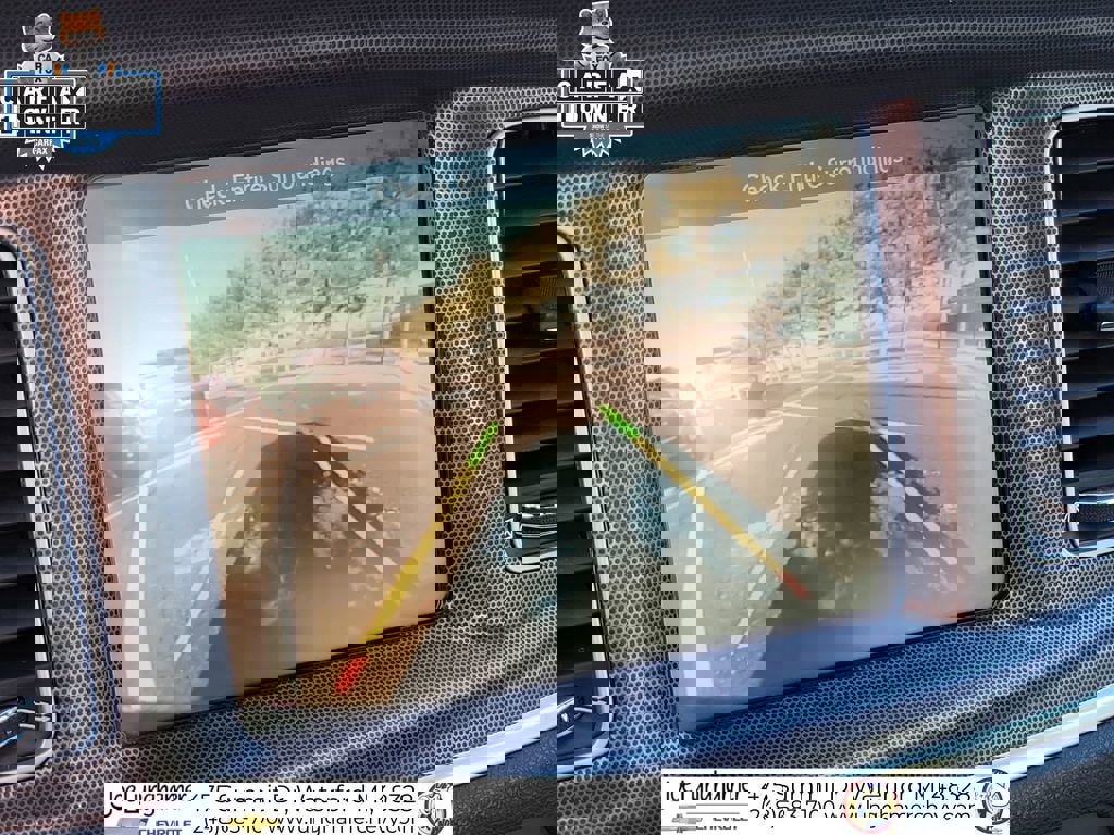 Used 2015 Dodge Charger SXT image 16